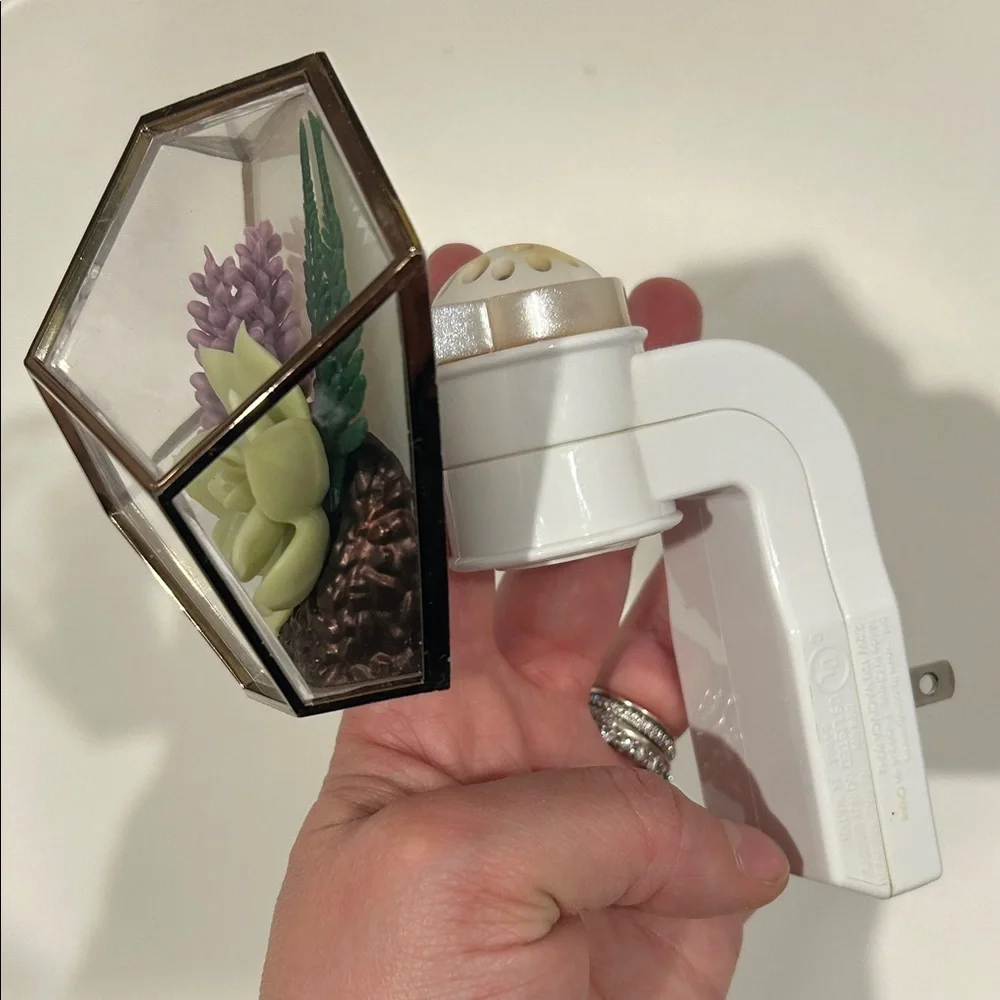 Bath & Body Works Faux Succulent Terrarium Wallflower Plug - Picture 6 of 8